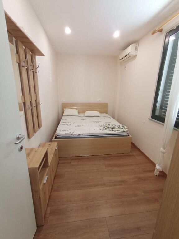 Jepet me qera, Apartament 1+1, Tek Fafa – Golem.