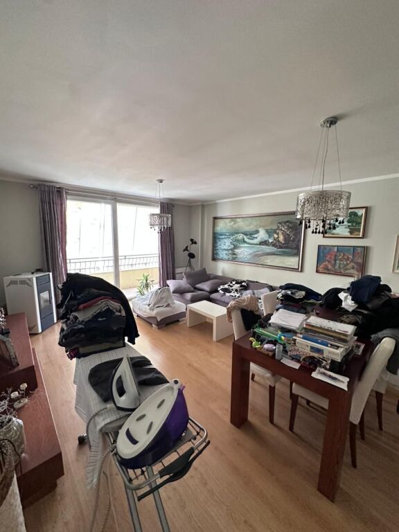 VENDESI APPARTAMENTO 2+1+2 VICINO ALLA SCUOLA MIGJENI, DURRËS