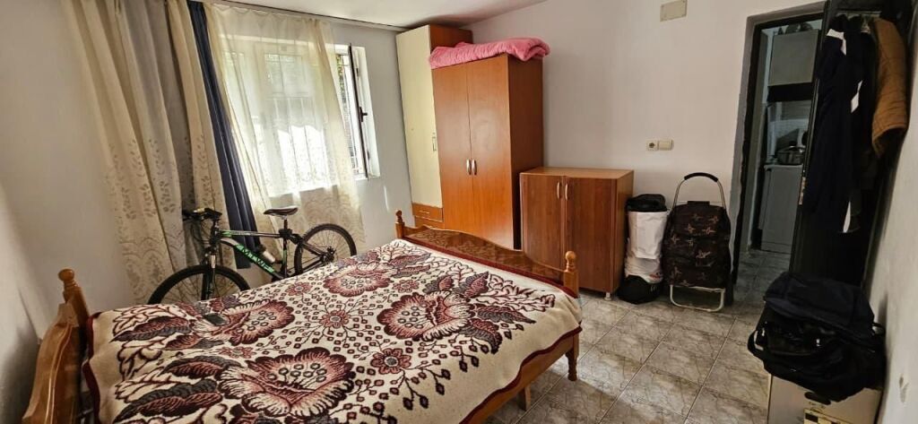 Apartament 1+1 per qera Komuna e Parisit !