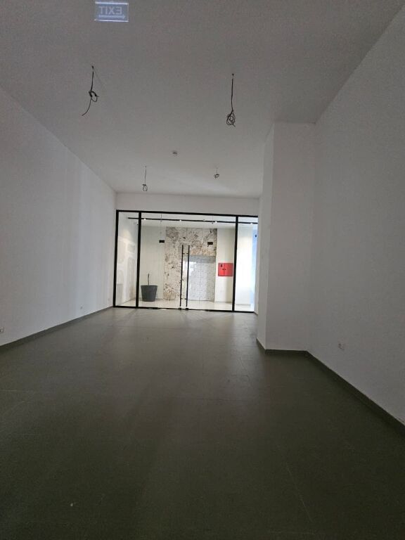 Business premises for rent, Garden Building