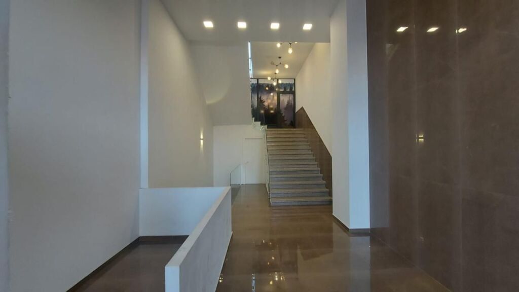 SUPER OCCASIONE AMBIENTE COMMERCIALE IN VENDITA OXHAKU