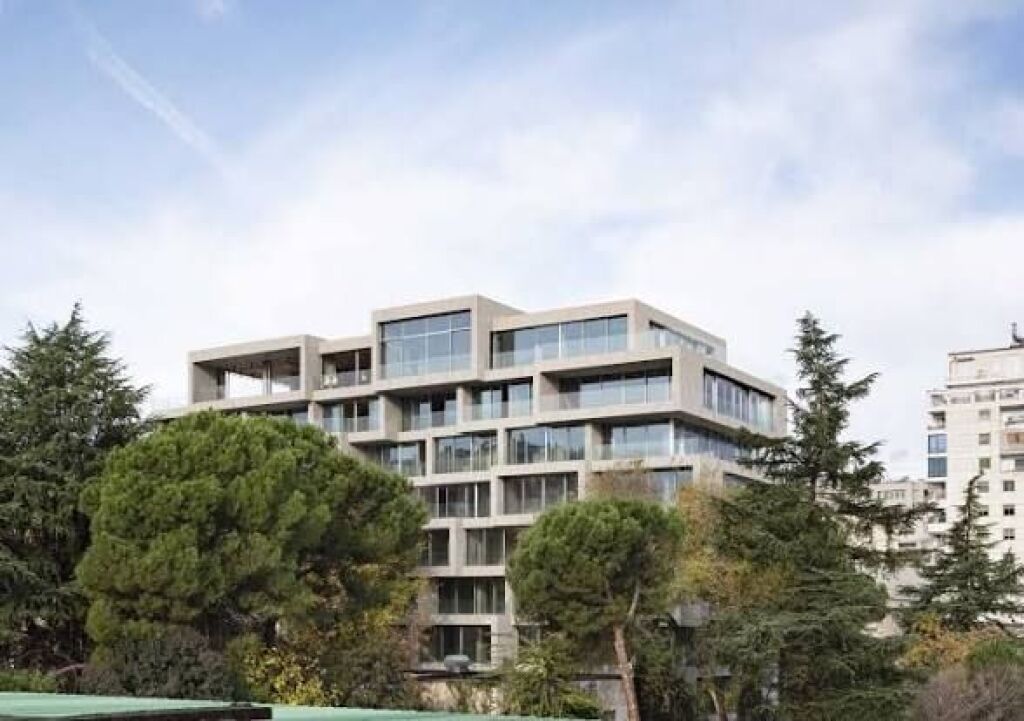 Jepet me Qira Zyrë Premium - Blloku, West Residence
