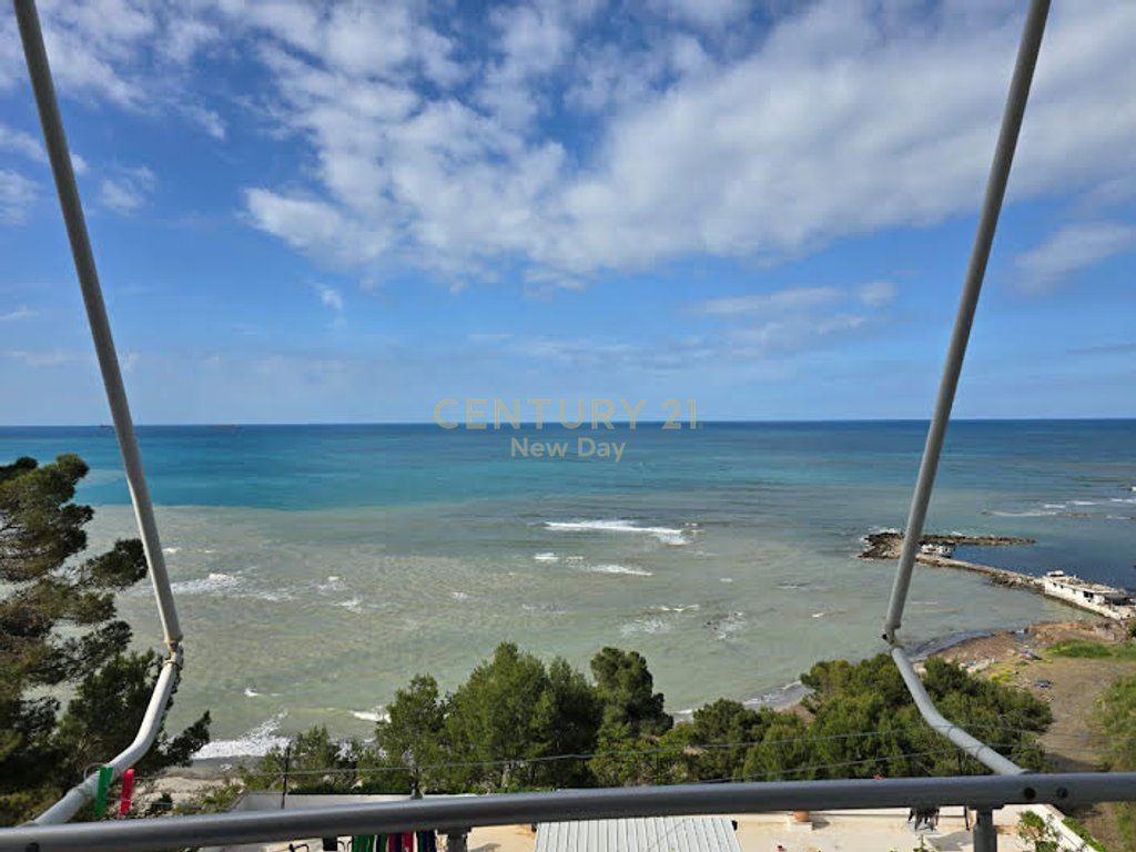 1+1 con vista mare a Currila