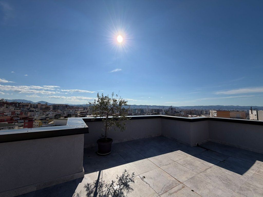 In vendita, Appartamento Duplex, Fresk, Tirane.