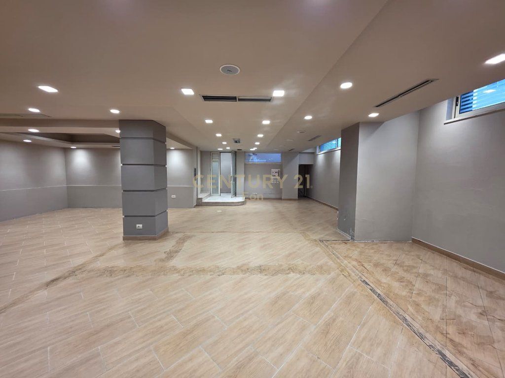 LOCALE COMMERCIALE IN VENDITA NEL CENTRO DI DURAZZO, NEL CENTRO BUSINESS "RADESSA" !