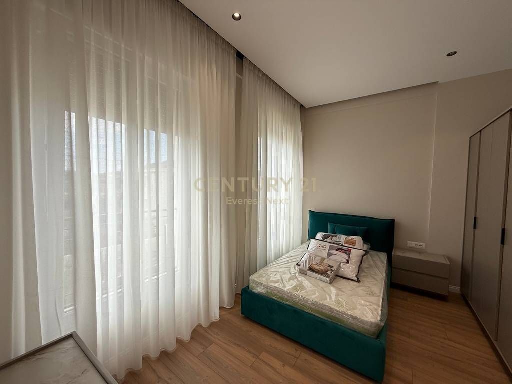 Villa di Lusso in Affitto vicino al Lago di Prushi 3.500 € /Mese
