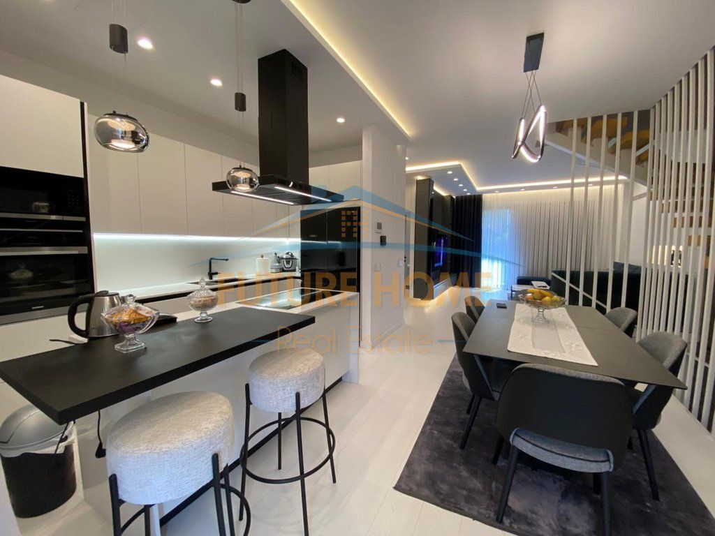 For sale, Triplex 3+2+4 Parking Spaces, Grey Stone 2 Residence, Dry Lake