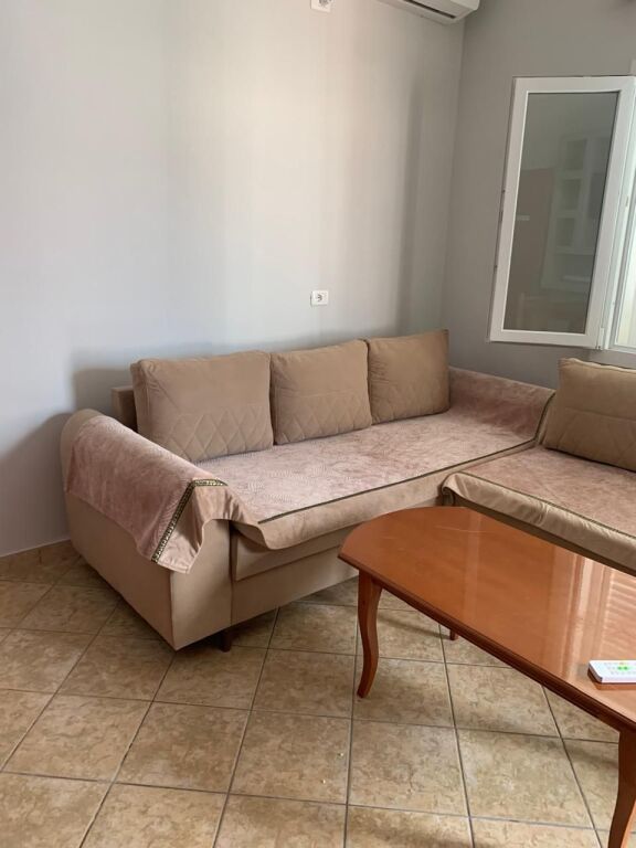 Jepet me qira apartament 1+1 në Jordan Misja  350 Mije leke
