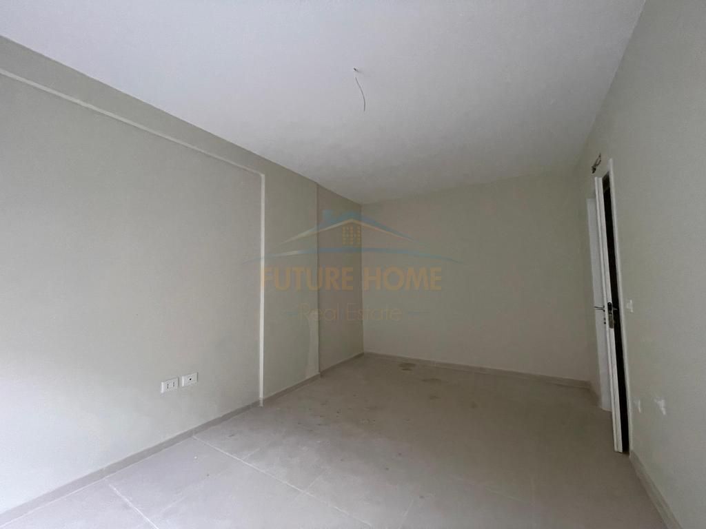 In vendita 1+1, Via Dervish Hekali, Scuola Rossa PRM60835