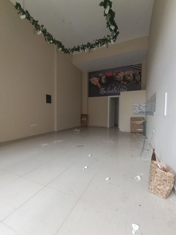 🏢 Locale Commerciale in Affitto – Comune di Parigi 📍 Vicino a Kika 2