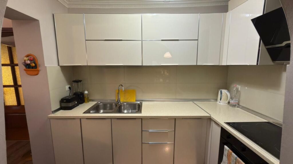 2+1, 4th floor without elevator, Kavaja street, 205 million lek