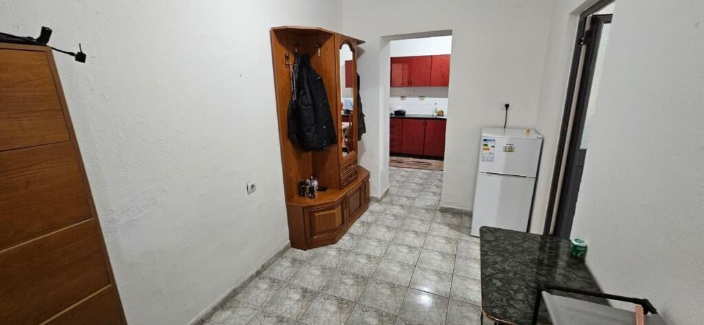 Apartament 1+1 per qira te Komuna e Parisit