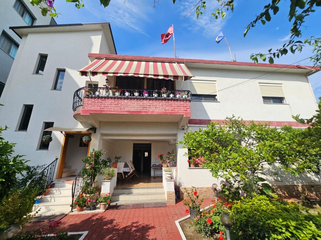 🏡 SHITET GODINË MULTIFUNKSIONALE – IDEALE PËR HOTELERI, AZIL OSE BIZNES AKOMODIMI