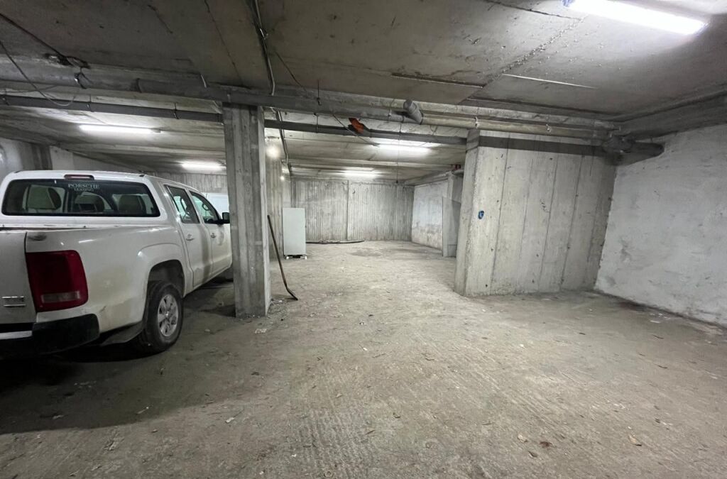 Shitje | Magazinë | Kamëz Municipality | 235000 €