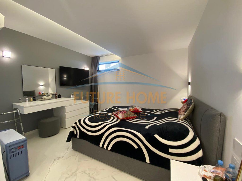 For sale, Triplex 3+2+4 Parking Spaces, Grey Stone 2 Residence, Dry Lake