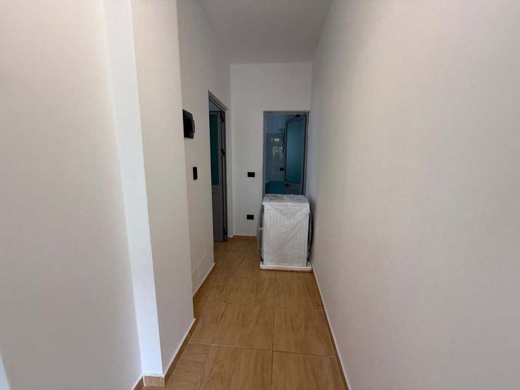 Appartamento 1+1 in affitto offerto a Komuna e Parisit