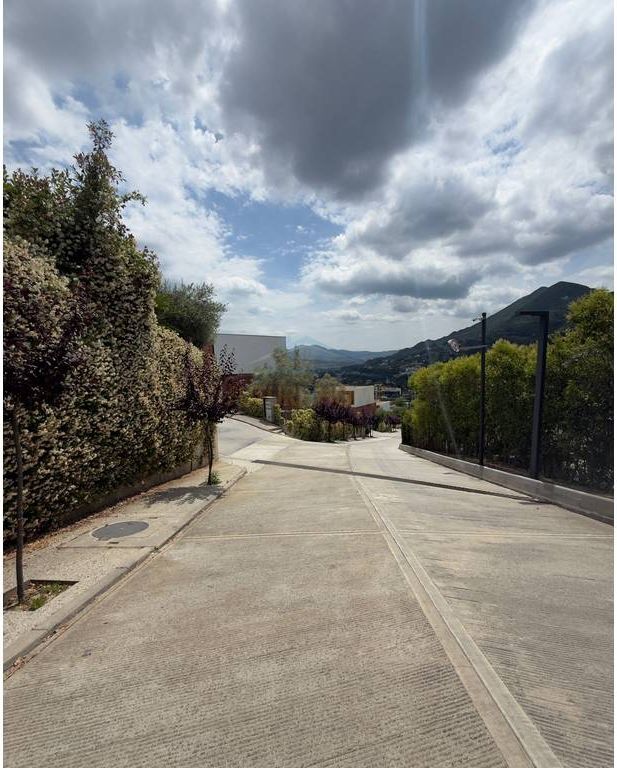 In vendita, Villa su 3 piani, The OLIVE GROVE residence, Mullet, Tirane.