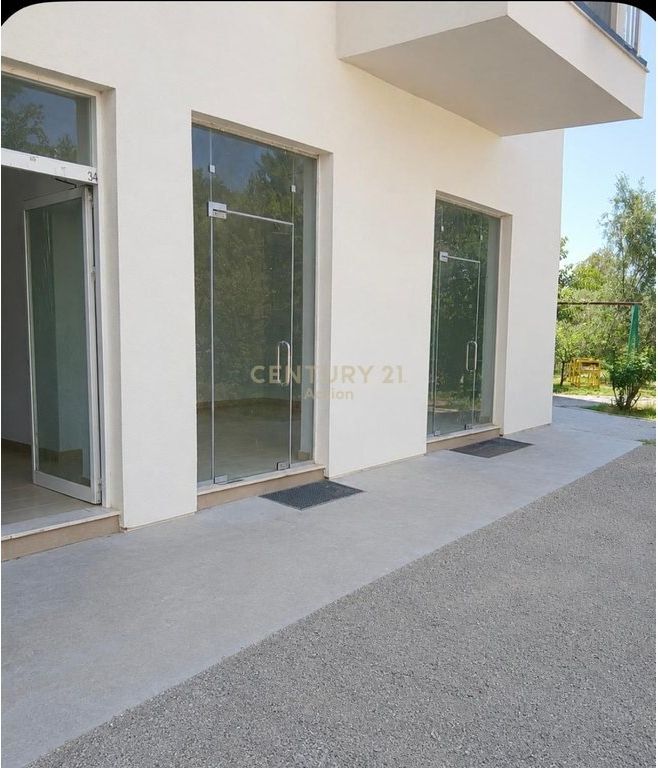 🏢 Locale Commerciale in Vendita con Possibilità di Conversione in Residenziale – Città Studentesca, Tirana