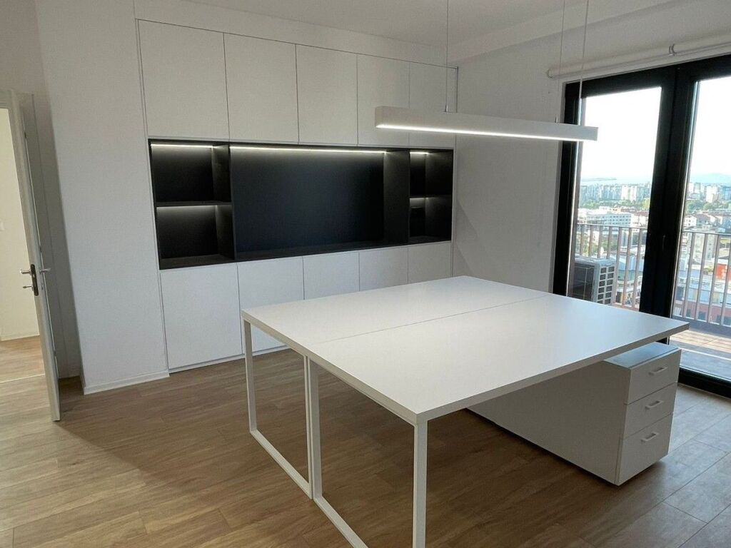 🏢 Office for rent in Garden Building – Kavaja Street, Tirana 📍