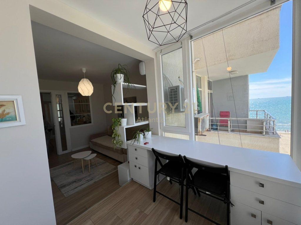 APPARTAMENTO IN VENDITA CON VISTA MARE PRIMA FILA CON IL MARE ALLO SCOGLIO DI KAVAJES A DURRES