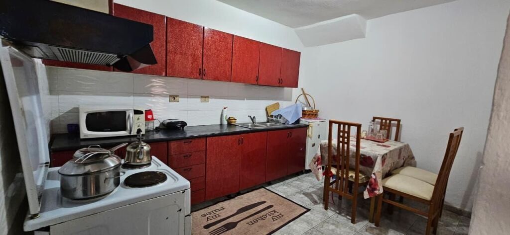 Apartament 1+1 per qira te Komuna e Parisit