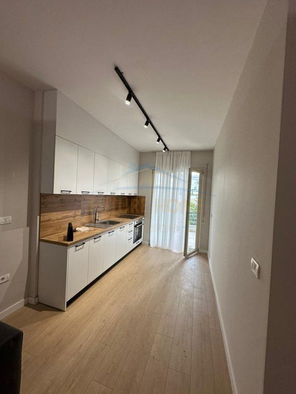Shitet, Apartament 2+1, Fresk, Tirane