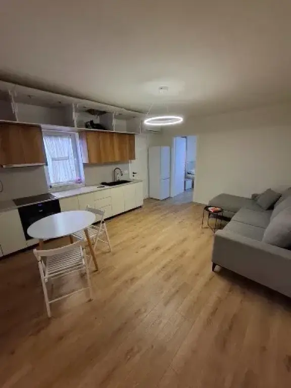 Affitto | Apartament 2 + 1 | Rruga e Barrikadave | 600 €/mese