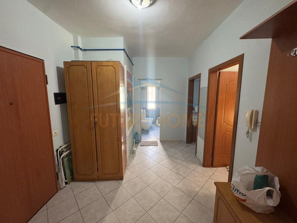 In vendita, appartamento 2+1+3 balconi, Qerret, Kavaje