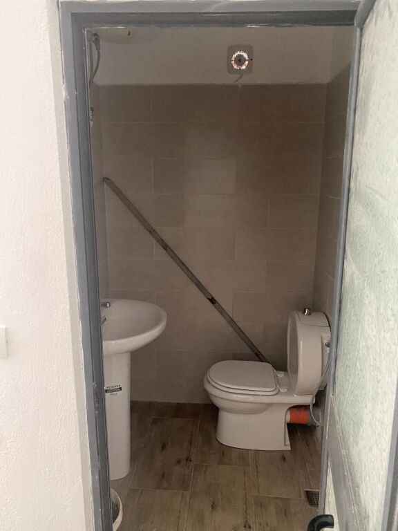 NEGOZIO IN VENDITA AL PALAZZO DELLE FRECCE!
