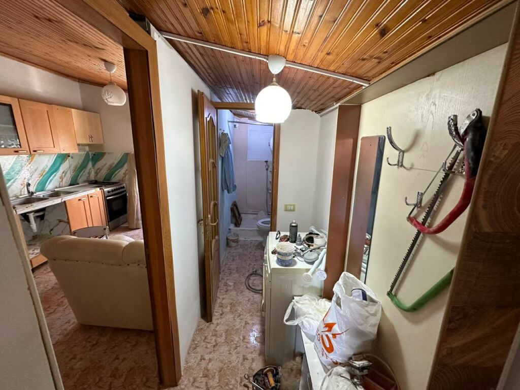 Affittasi appartamento 1+1 a Komuna vicino a Scuola At Zef Pllumi
