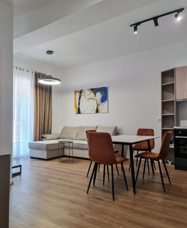 🏢Ne zonen e Ali Demit,Rezidenca Kaimi jepet me qera apartament 1+1,i  mobiluar. 40,000Leke