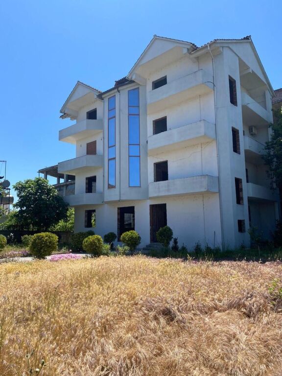 PRIVATE HOUSE FOR SALE 4 FLOORS + 980 M2 LAND - URA INSTITUT