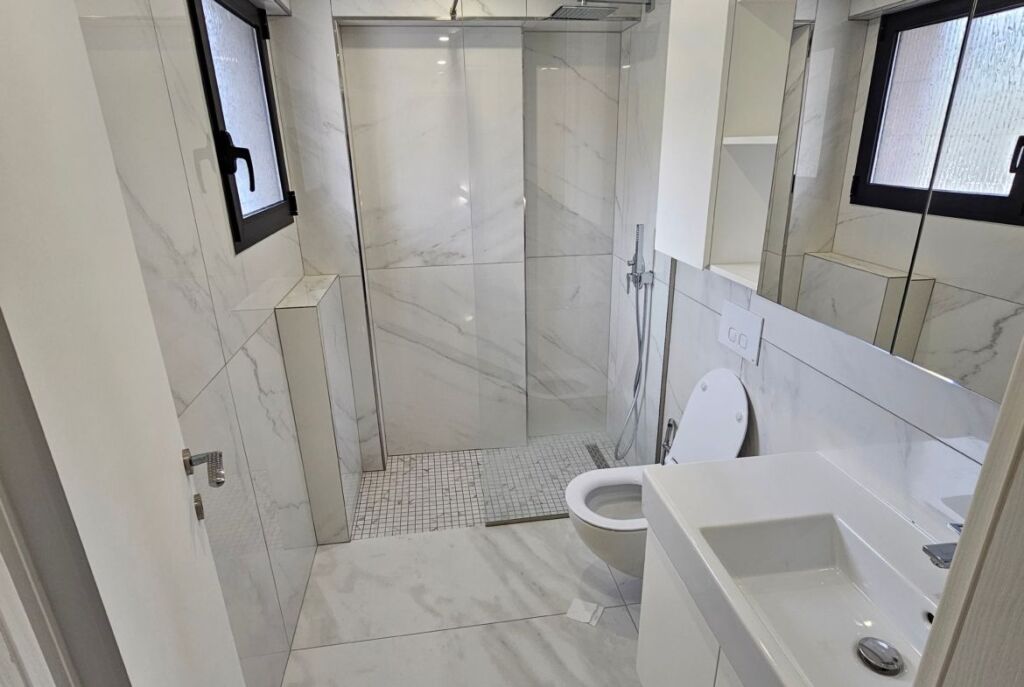Al Elite Resort, a Radhime, Vendesi Duplex di Lusso con Investimento Moderno in Vendita!