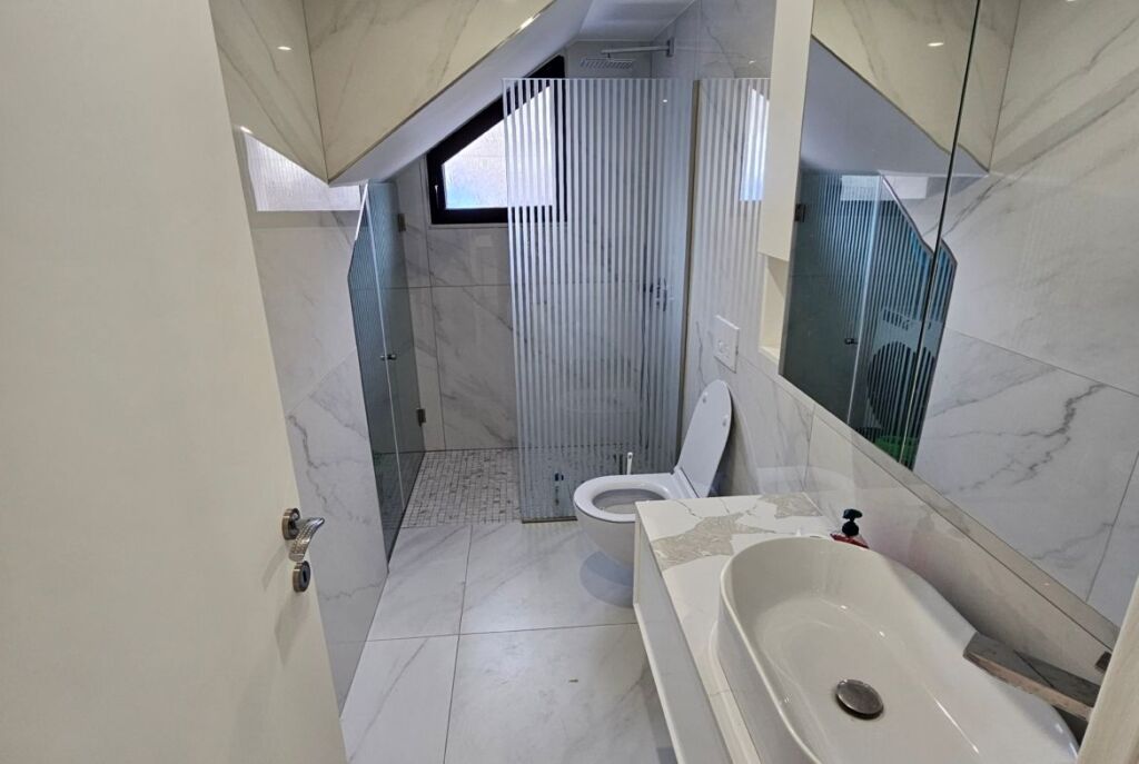 Al Elite Resort, a Radhime, Vendesi Duplex di Lusso con Investimento Moderno in Vendita!