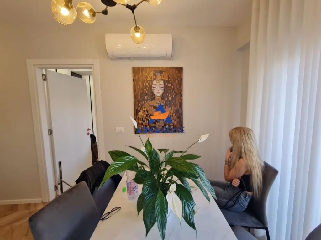 VENDESI APPARTAMENTO 1+1+ BALCONE " VIA KAVAJËS " 245263 EURO