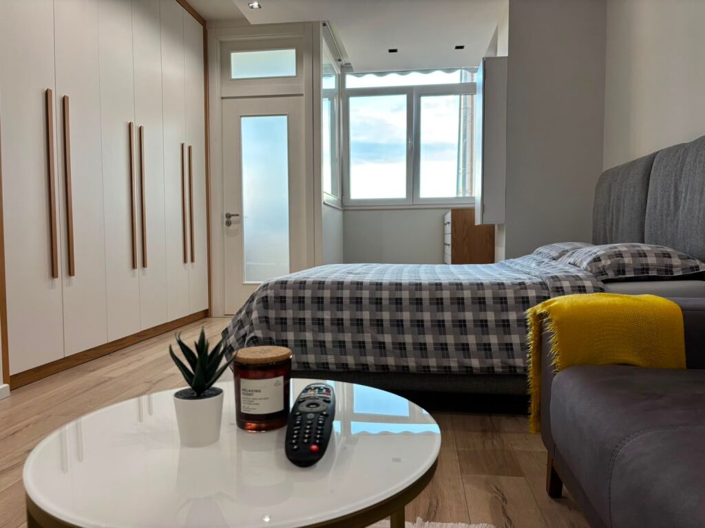 🏡 Apartment 1+1, 53m², fully renovated and furnished. 📍 At Vilat Gjermane, 5 min from the University of Economics. ☀️ 9th floor, southeast orientation, lots of natural light. 🛗 Building with elevator. 💰 45,000 Lek/month. 📩 For more info