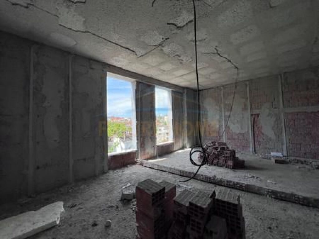 For sale, Apartment 2+1+2, Ali Demi, Tirana.