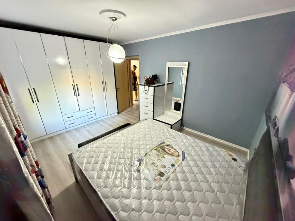 🏡 Jepet me Qira Apartament 2+1 i Mobiluar  📍 Tiranë, tek kryqëzimi në Oxhak 💶 Çmimi: 45000 LEKE