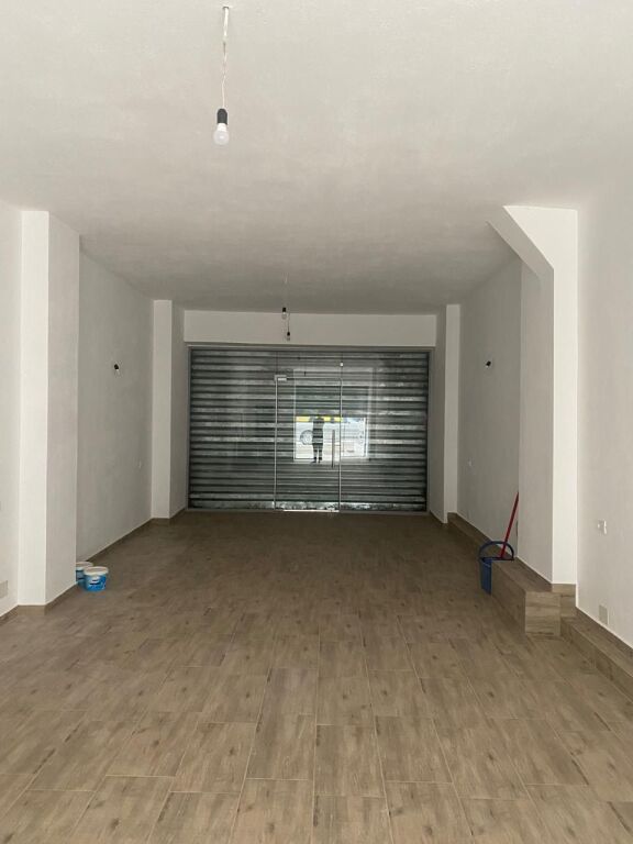 NEGOZIO IN VENDITA AL PALAZZO DELLE FRECCE!