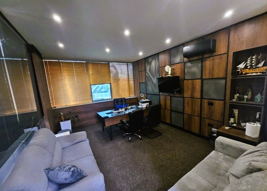 OFFICE SPACE AT DELIJORGJI COMPLEX 200m2