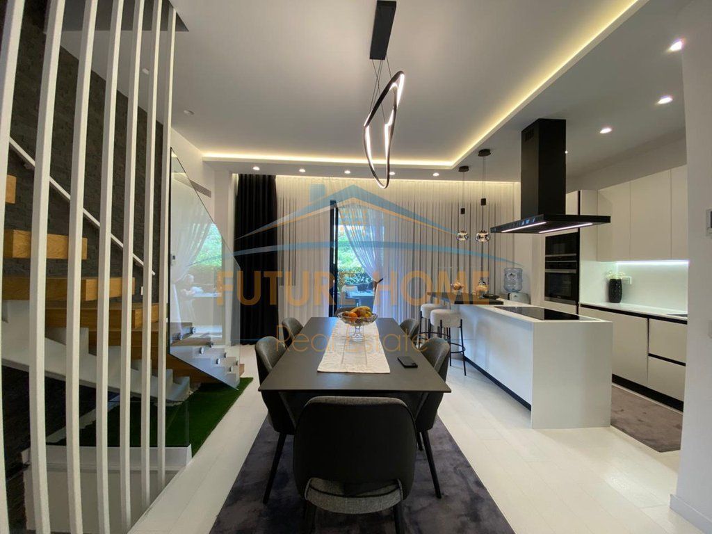 For sale, Triplex 3+2+4 Parking Spaces, Grey Stone 2 Residence, Dry Lake