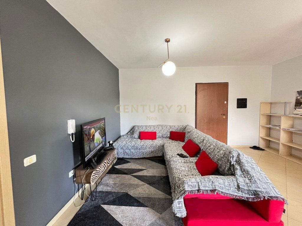 Apartament 2+1+2 plus post parkimi me qira tek Kopshti Botanik!