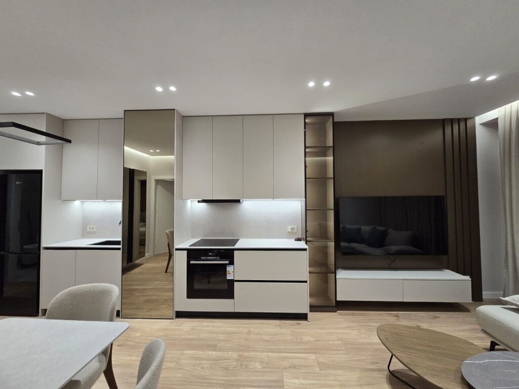 Apartment 2+1 for rent at Golden Tower  📍 In a modern and well-managed residence.  ▪️ Area: 104 m² ▪️ 6th floor ▪️ Parking space included on floor -2 ▪️ Apartment never lived in before ▪️ Spacious rooms and natural lighting  💶 Price: 1,500 € / month  