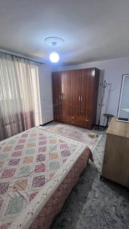 Ofrohet për qira pranë Shkolla Partizani, te Selvia një apartament komod dhe i mobiluar, i pozicionuar në një zonë shumë të aksesueshme dhe pranë të gjitha faciliteteve të nevojshme.