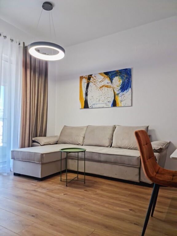 🏢Ne zonen e Ali Demit,Rezidenca Kaimi jepet me qera apartament 1+1,i  mobiluar. 40,000Leke