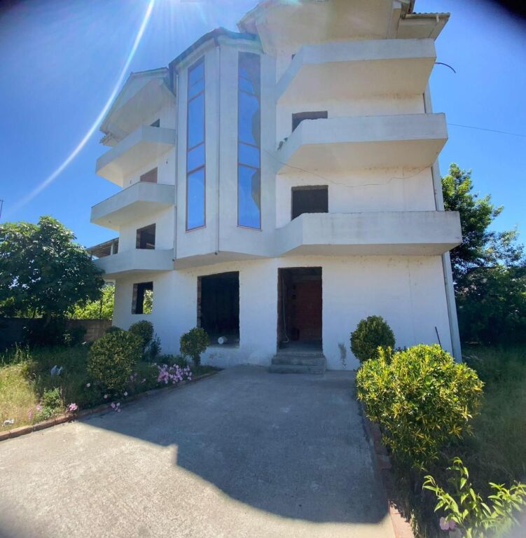 PRIVATE HOUSE FOR SALE 4 FLOORS + 980 M2 LAND - URA INSTITUT