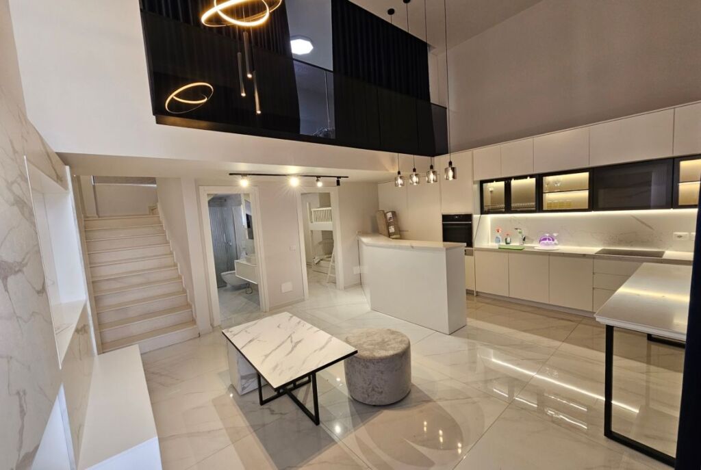 Al Elite Resort, a Radhime, Vendesi Duplex di Lusso con Investimento Moderno in Vendita!