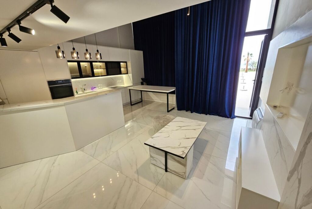 Al Elite Resort, a Radhime, Vendesi Duplex di Lusso con Investimento Moderno in Vendita!