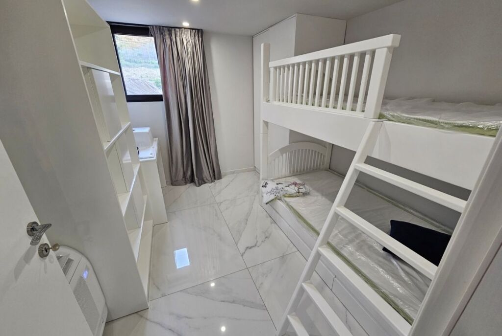 Al Elite Resort, a Radhime, Vendesi Duplex di Lusso con Investimento Moderno in Vendita!