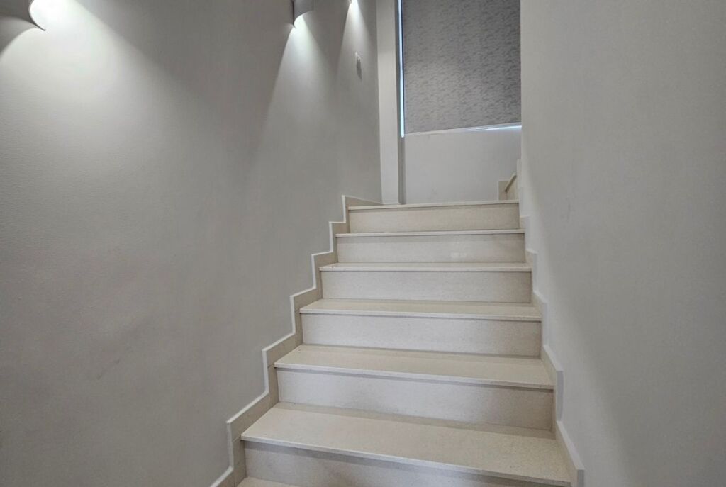Al Elite Resort, a Radhime, Vendesi Duplex di Lusso con Investimento Moderno in Vendita!